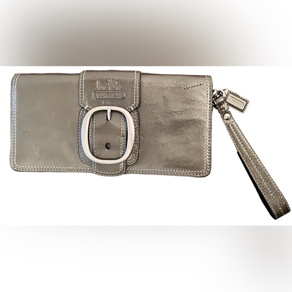EUC Coach Bleecker Buckle Wristlet - Picture 1 of 11